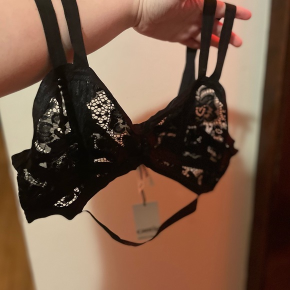 NWT Cantiq black lace bralette with cutouts - Picture 3 of 3